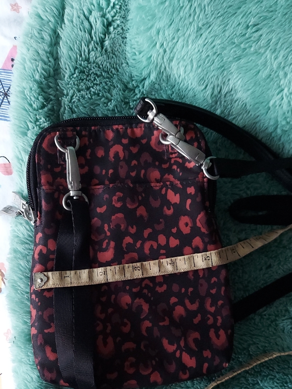 Baggallini Crossbody With RIFD - Picture 9 of 9